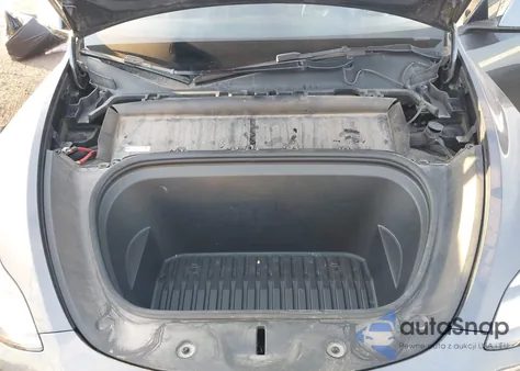 2021 Tesla Model Y Long Range Dual Motor All-Wheel Drive z USA, uszkodzony, nr VIN 5YJYGDEE9MF253531